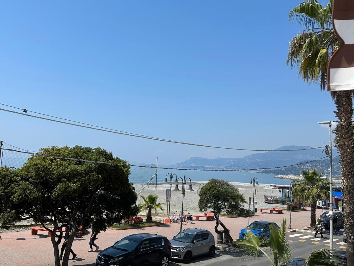 ונטימיגליה Appartamento Aria Del Mare מראה חיצוני תמונה