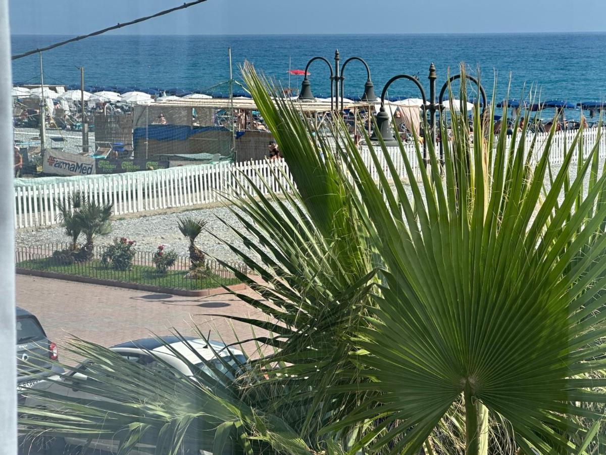 ונטימיגליה Appartamento Aria Del Mare מראה חיצוני תמונה