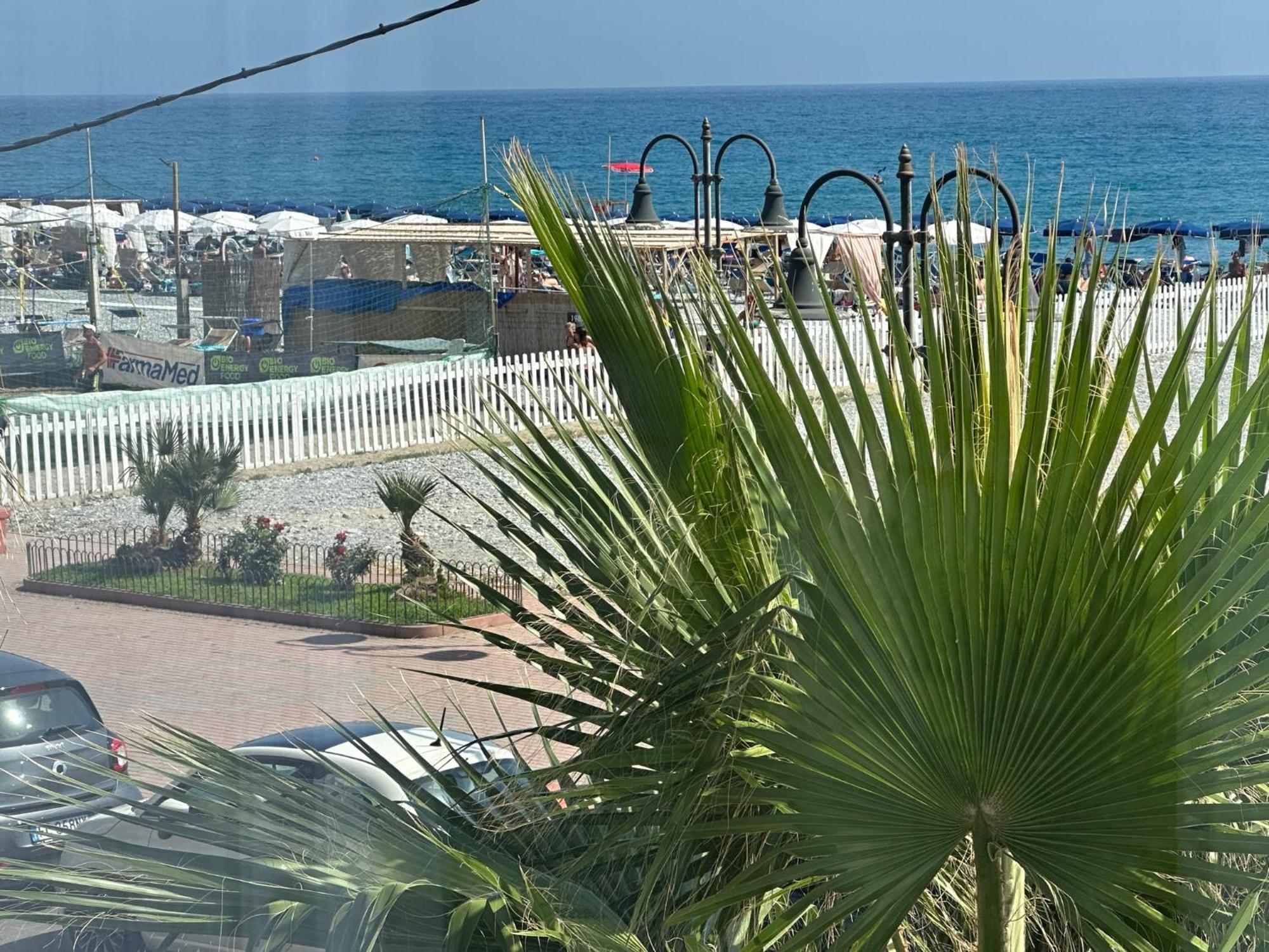 ונטימיגליה Appartamento Aria Del Mare מראה חיצוני תמונה